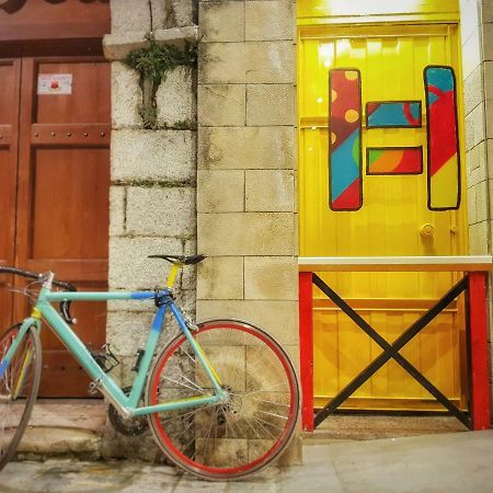 Bed Station Hostel & Bar Shkoder Luaran gambar