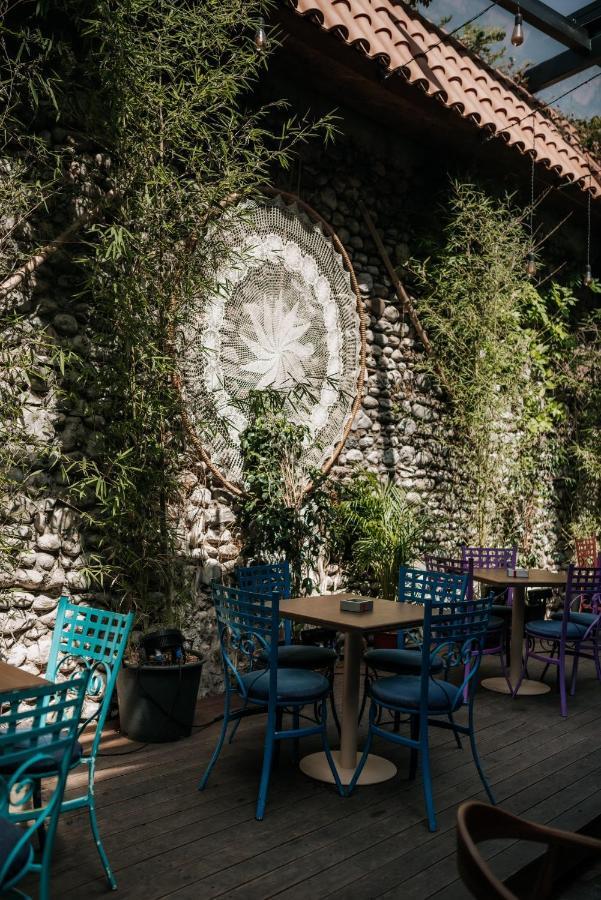 Bed Station Hostel & Bar Shkoder Luaran gambar