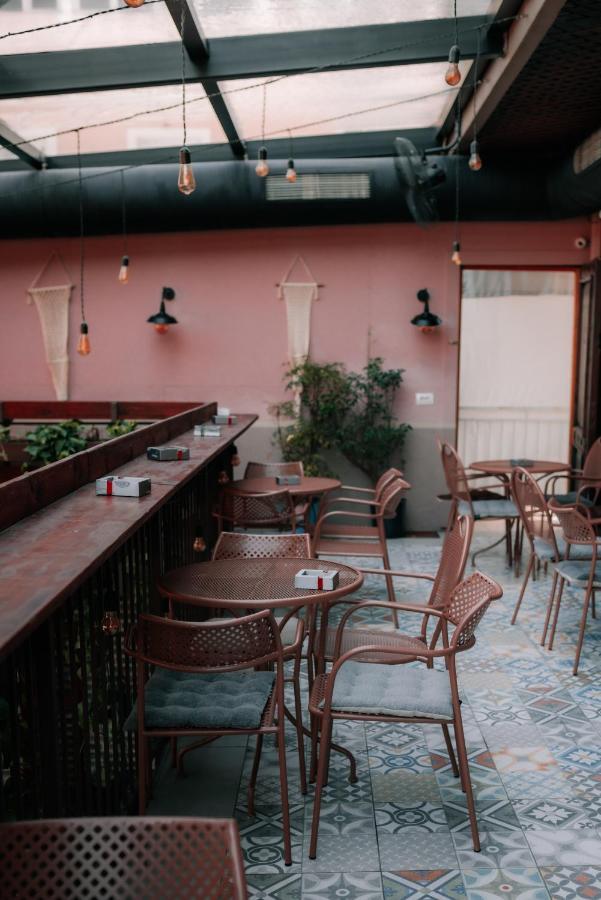 Bed Station Hostel & Bar Shkoder Luaran gambar
