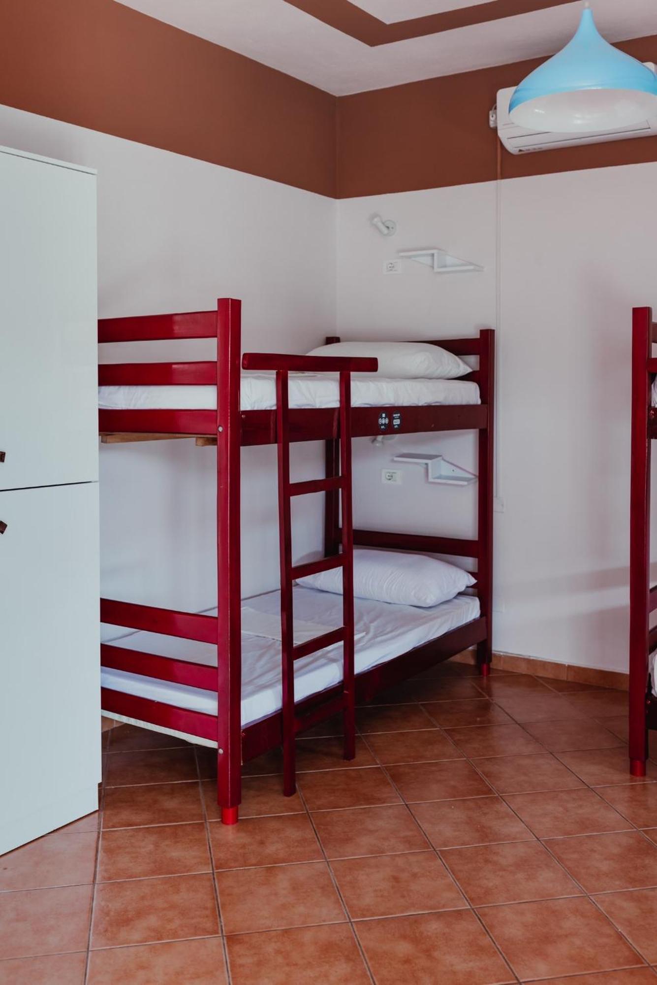 Bed Station Hostel & Bar Shkoder Luaran gambar