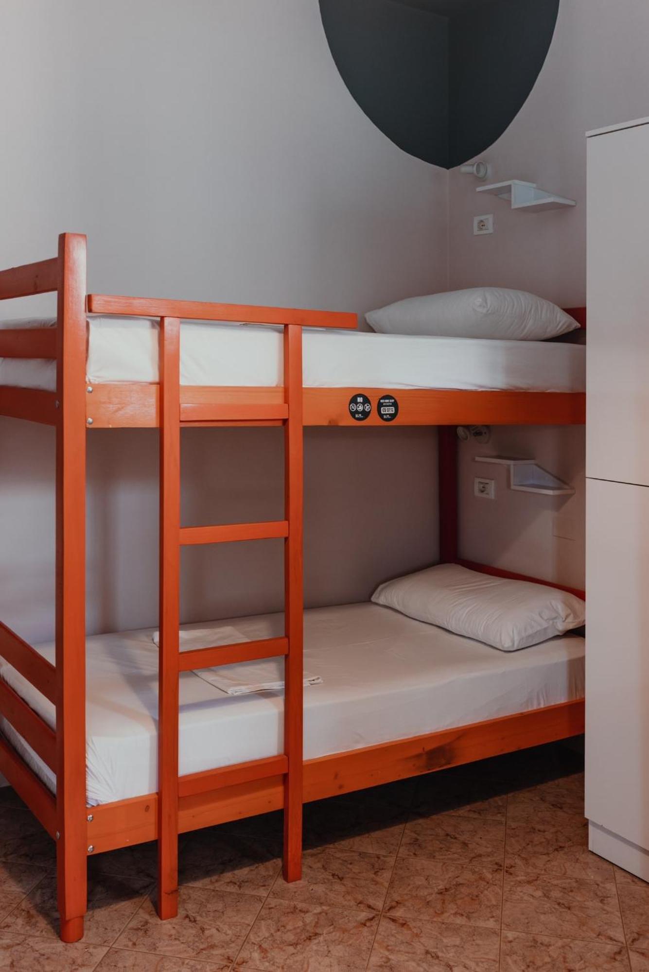 Bed Station Hostel & Bar Shkoder Luaran gambar