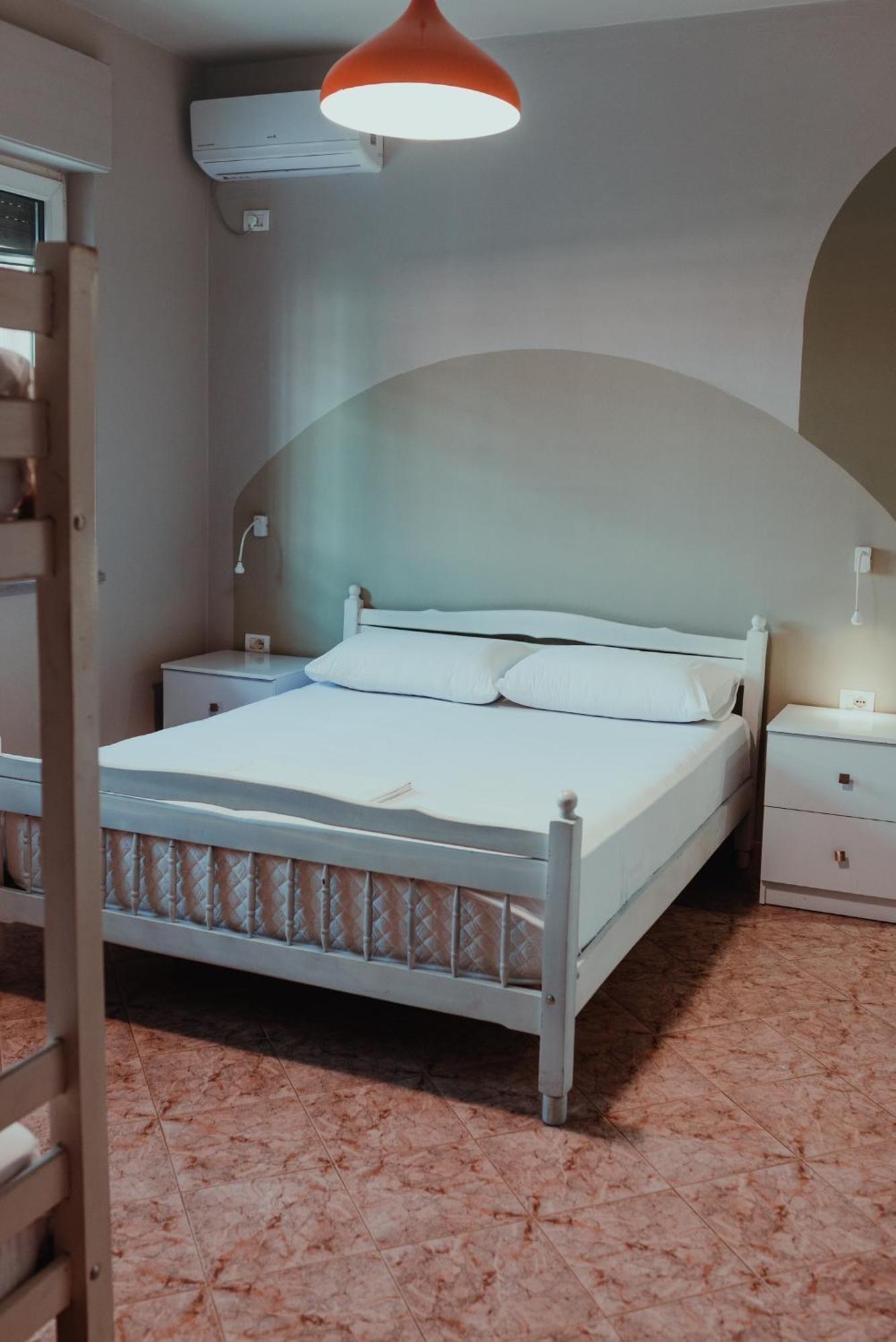 Bed Station Hostel & Bar Shkoder Luaran gambar