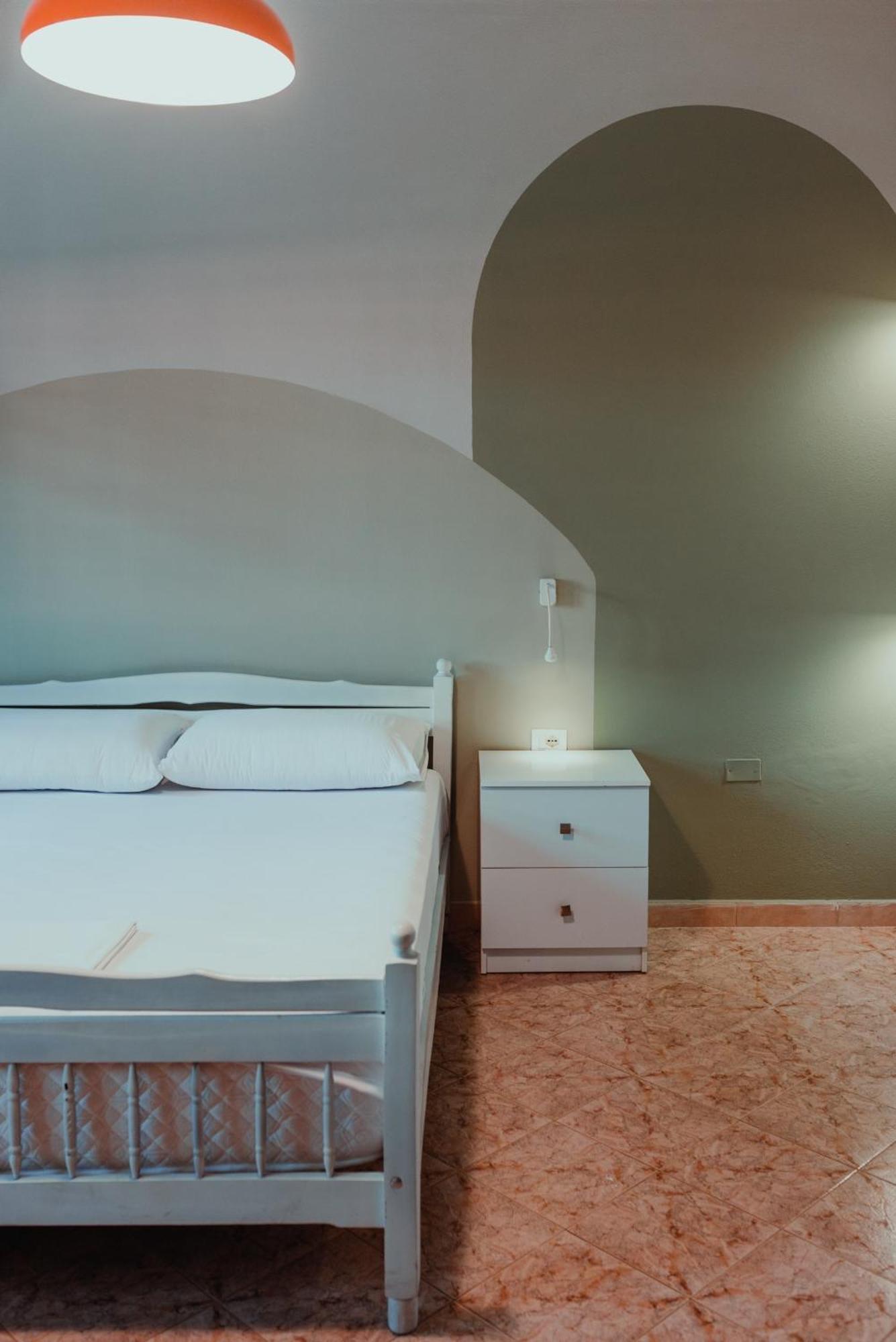 Bed Station Hostel & Bar Shkoder Luaran gambar