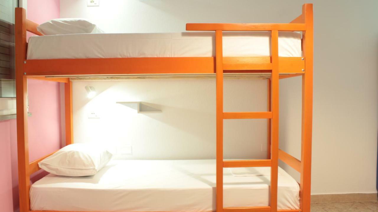 Bed Station Hostel & Bar Shkoder Luaran gambar