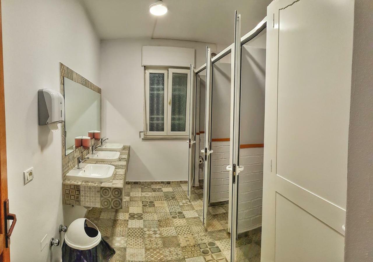 Bed Station Hostel & Bar Shkoder Luaran gambar