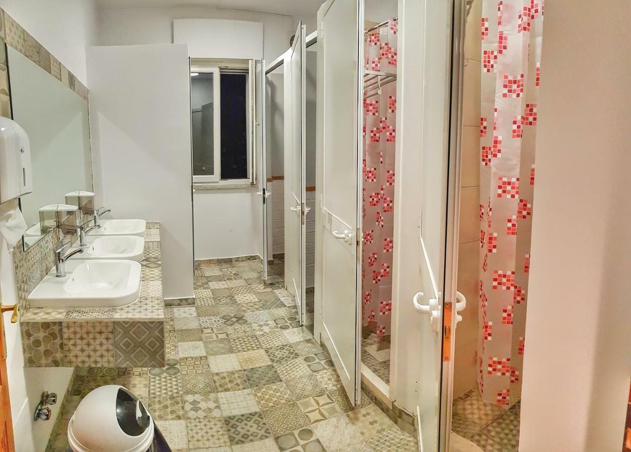 Bed Station Hostel & Bar Shkoder Luaran gambar